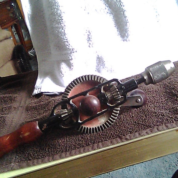 Vintage "Hand Drill."  They call it "Eggbeaters"  it's not for mixing food. - Picture 2 of 2